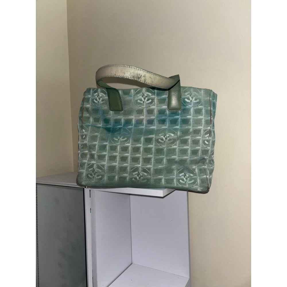 Women's Chanel Green New Travel Line Tote Bag One Size - Picture 7 of 17